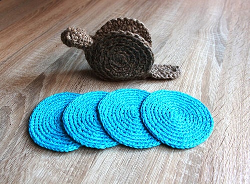 Product Image of the Hand-Knit Snail and Set of Coasters