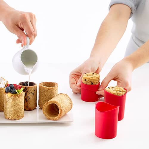 Product Image of the Milk & Cookies Shot Glass Making Kit