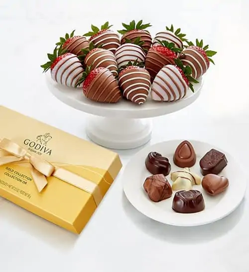 Product Image of the Godiva 8pc Ballotin & Drizzled Strawberries
