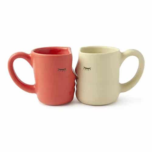 Product Image of the Kissing Mugs Set