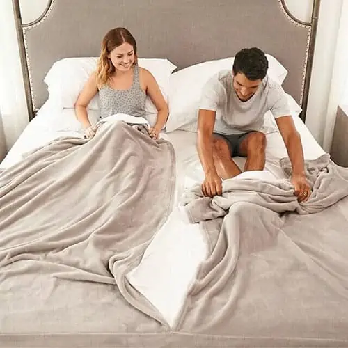 Product Image of the Couple’s Split Blanket