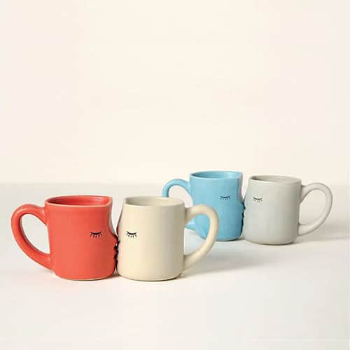 Product Image of the Kissing Mugs Set