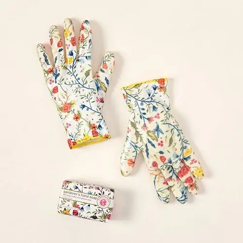 Product Image of the Floral-Printed Weeder Glove Spa Set