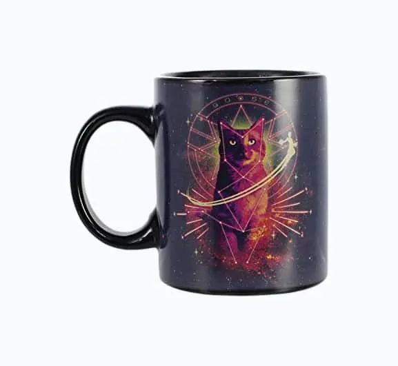 Product Image of the Captain Marvel Heat Reveal Mug