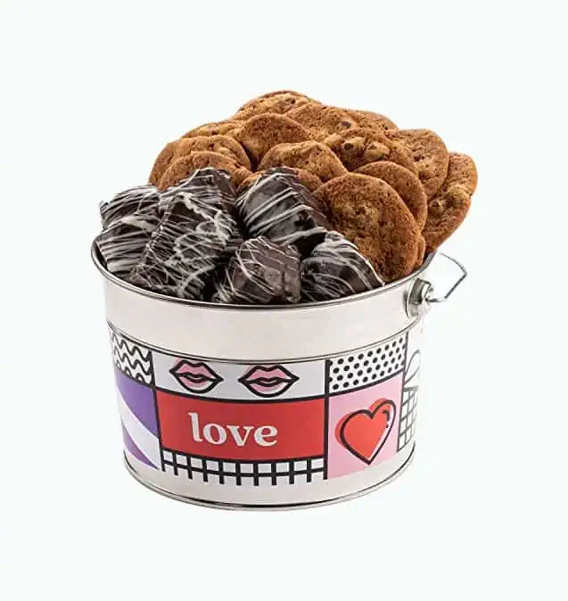 Product Image of the David’s Cookies Love Bucket