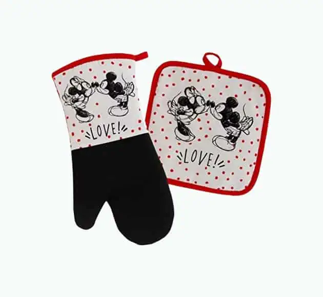 Product Image of the Disney Oven Mitt Set