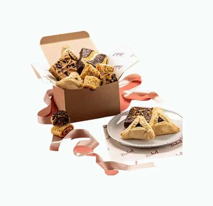Product Image of the Dulcets Divine Deluxe Pastry Prime Gift Box