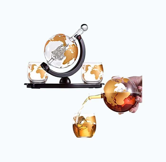 Product Image of the Gold Whiskey Decanter Globe Gift Set