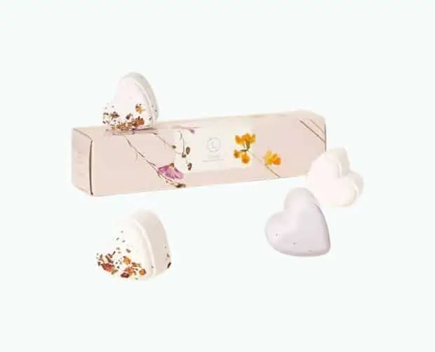 Product Image of the Heart-Shaped Shower Steamer Set