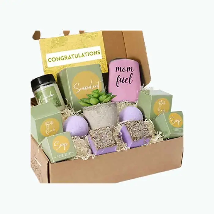 Product Image of the New Mom Gift Box