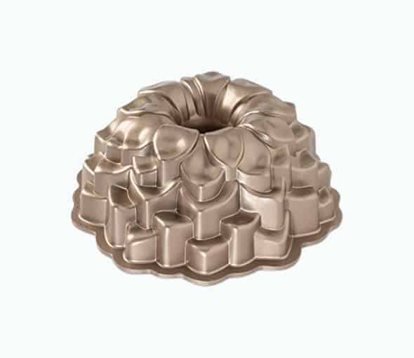Product Image of the Nordic Ware Blossom Bundt Pan