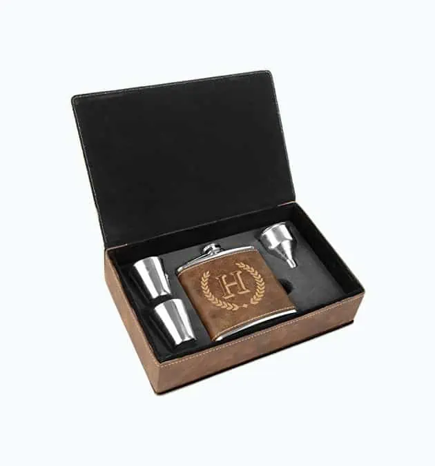 Product Image of the Personalized Flask Gift Set
