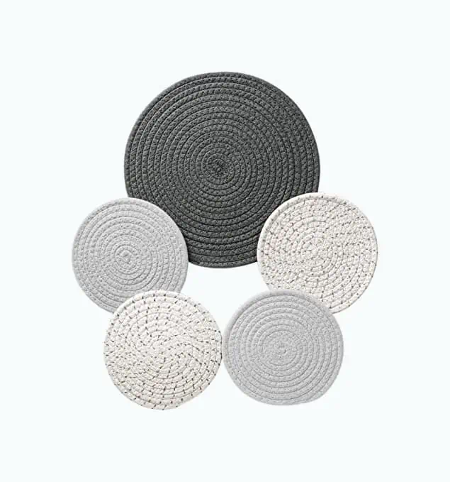Product Image of the Round Woven Placemats Set