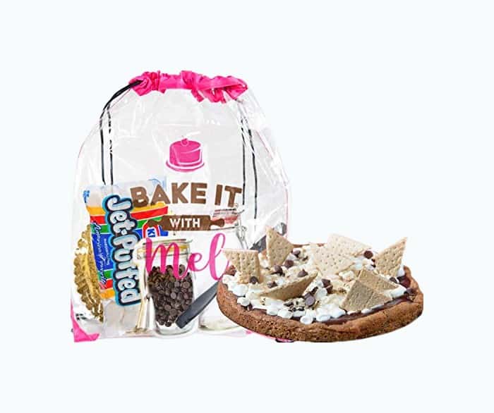 Product Image of the S'mores Cookie Pizza Kit