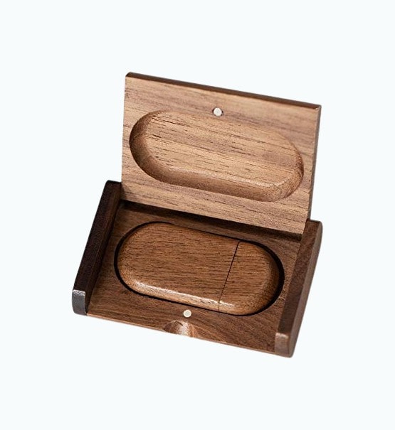 Product Image of the Wood Flash Drive Box